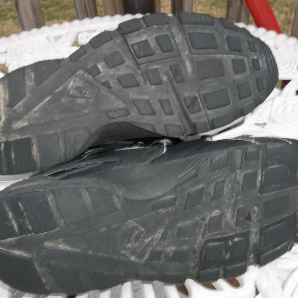 Nike Air Huarache Shoes Size 7Y Worn 4 times Great Clean Like New Condition - Picture 9 of 10